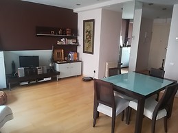 Piso en pleno centro, junto al Corte Inglés de Sagasta. Acogedor