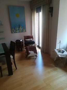 Piso en pleno centro, junto al Corte Inglés de Sagasta. Acogedor