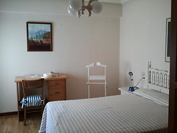 Habitación en piso soleado en el centro de Gijón