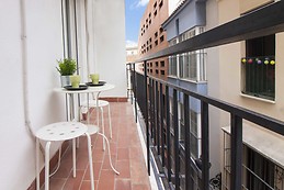 Piso de tres habitaciones con A/C en el centro histórico de Mála