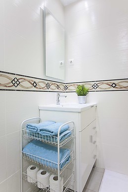 Piso de tres habitaciones con A/C en el centro histórico de Mála