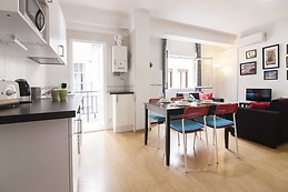 Piso de tres habitaciones con A/C en el centro histórico de Mála