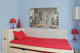 Pretty and bright single room