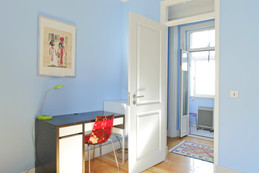 Pretty and bright single room
