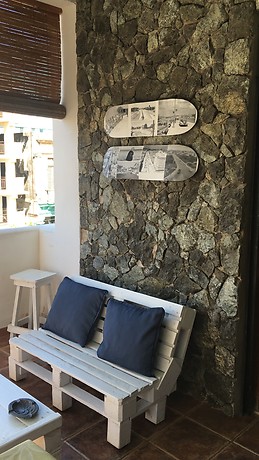 Propiedad horizontal con tres habitaciones con baños privados.