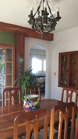 Propiedad horizontal con tres habitaciones con baños privados.