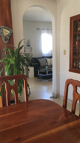 Propiedad horizontal con tres habitaciones con baños privados.