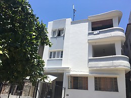 Propiedad horizontal con tres habitaciones con baños privados.