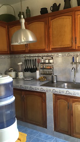 Propiedad horizontal con tres habitaciones con baños privados.