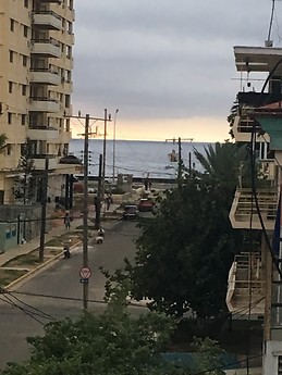 Propiedad horizontal con tres habitaciones con baños privados.