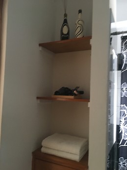 Propiedad horizontal con tres habitaciones con baños privados.