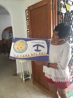 Propiedad horizontal con tres habitaciones con baños privados.