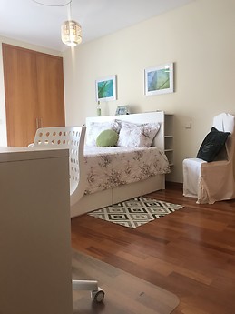 Quarto cama de casal King size, armários embutido, escritótio, v