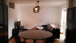 Quarto japonês de 16m2 e cama casal em amplo apartamento