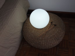 Quarto japonês de 16m2 e cama casal em amplo apartamento