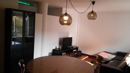 Quarto japonês de 16m2 e cama casal em amplo apartamento