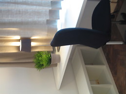 Quiet studio with private kitchenette, bathroom and terrace