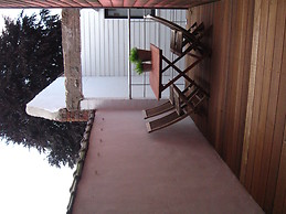 Quiet studio with private kitchenette, bathroom and terrace