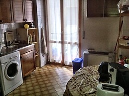 Rent 1 single room in a big shared apartment, 5 min from center