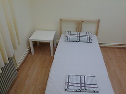 Room for rent in a international student apartment in Athens with internet and with elevator