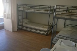 Bed in a 8 female dorm - Shared WCs in the center of Lisbon