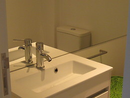 Room in a very bright apartment in the center of Lisbon