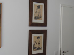 Room in a very bright apartment in the center of Lisbon