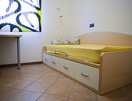 ROOM IN A QUITE FLAT CLOSE TO THE CITY CENTER