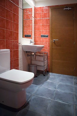 ROOM IN A QUITE FLAT CLOSE TO THE CITY CENTER