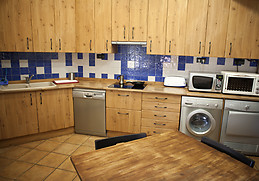 ROOM IN A QUITE FLAT CLOSE TO THE CITY CENTER