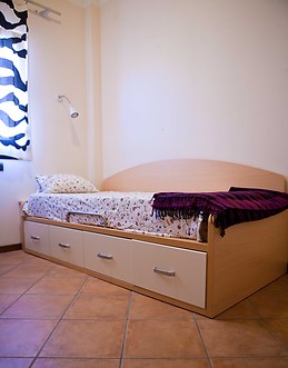 ROOM IN A QUITE FLAT CLOSE TO THE CITY CENTER