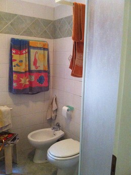 Room in a good bilocal near central University - Pavia