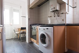 Room near Center of Lisbon