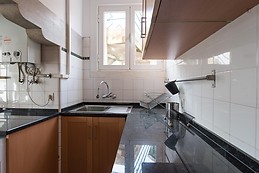 Room near Center of Lisbon