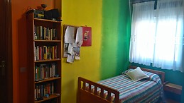 Room for rent in a 4 floor house.