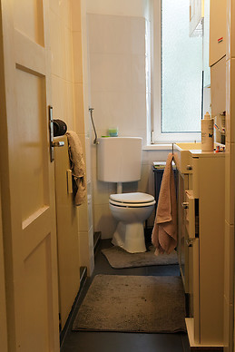 Room in shared flat with balcony in Linz