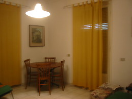 two rooms apartment in the center of Pavia, 5 min.walking to the