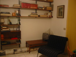 two rooms apartment in the center of Pavia, 5 min.walking to the