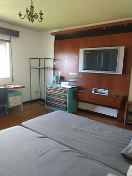 Double Room for students, with shoer and sink quiet place in Braga