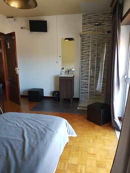 Rooms for students, with shoer and sink quiet place