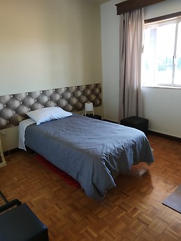 Single Room for students, with shower and sink quiet place in Braga