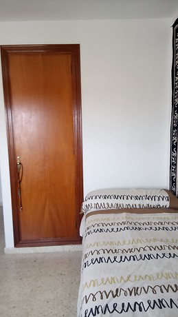 Se alquila habitación