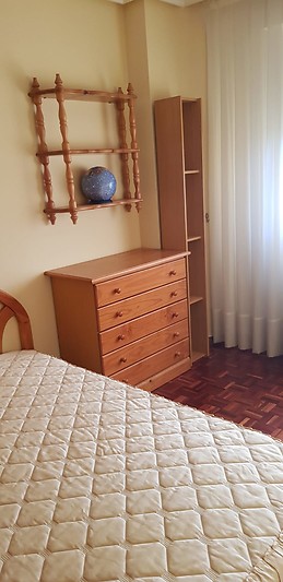 Se alquila habitación a estudiantes cerca de la universidad