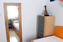 Se alquila habitación amplia, luminosa y acogedora en pleno cent