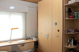 Se alquila habitación amplia, luminosa y acogedora en pleno cent