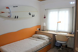 Se alquila habitación amplia, luminosa y acogedora en pleno cent