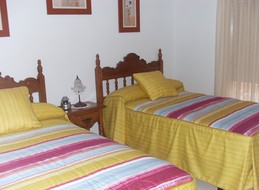 Se alquila habitación en el barrio de Santa Barbara