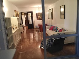 Se alquilan dos habitaciones a chicas