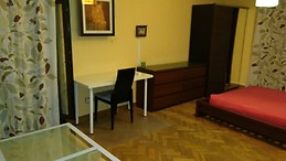 Se alquilan habitaciones en Toledo en el casco, muy cerca de la Universidad