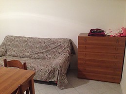 Se buscan dos personas para compartir una habitación doble.